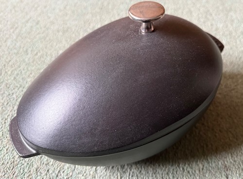 Staub cast iron mussel - cast,