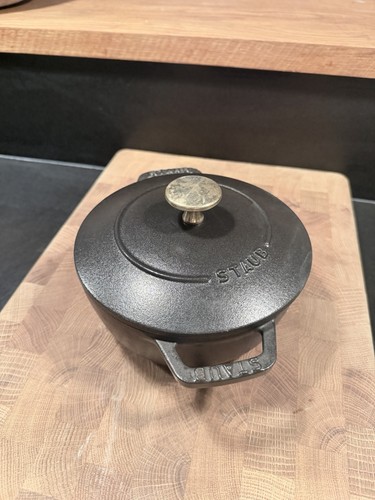 Staub cast iron - staub, lid