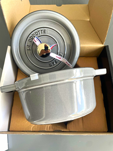 Staub round cocotte 20cm - round,