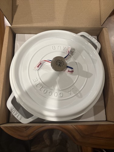 Staub cocotte white cast - cocotte,